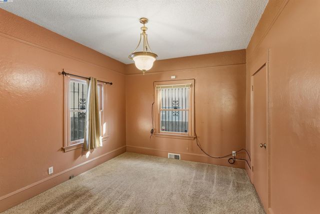 874 52Nd St, Oakland, CA 94608