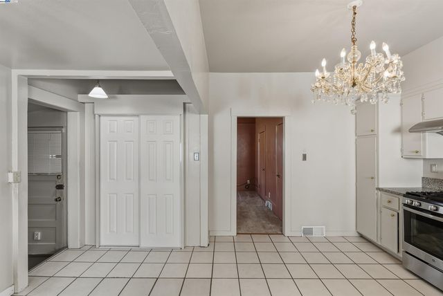 874 52Nd St, Oakland, CA 94608