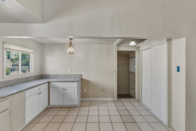 874 52Nd St, Oakland, CA 94608