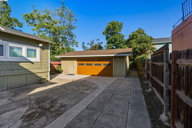 874 52Nd St, Oakland, CA 94608