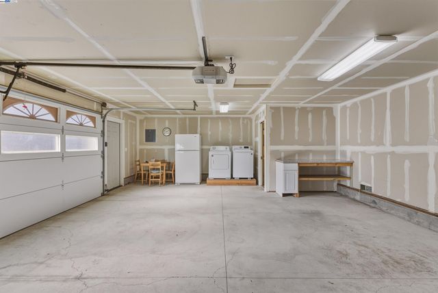 874 52Nd St, Oakland, CA 94608