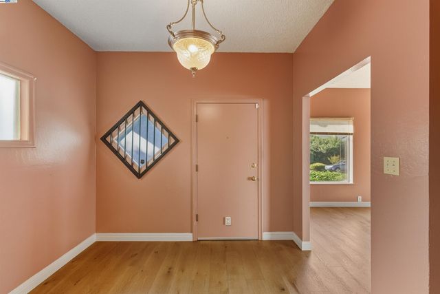 874 52Nd St, Oakland, CA 94608