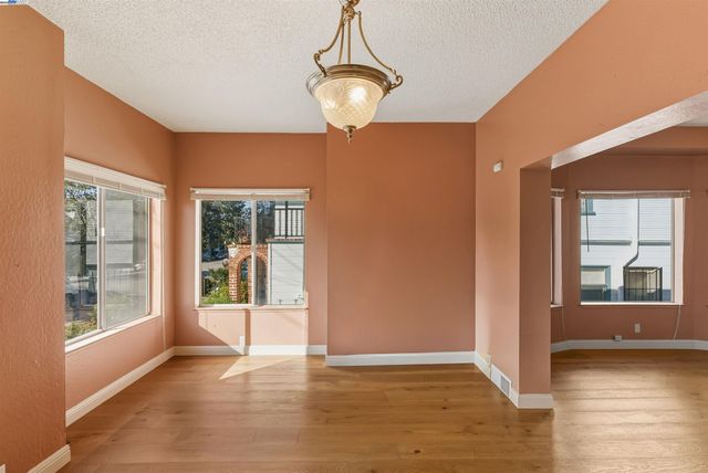 874 52Nd St, Oakland, CA 94608