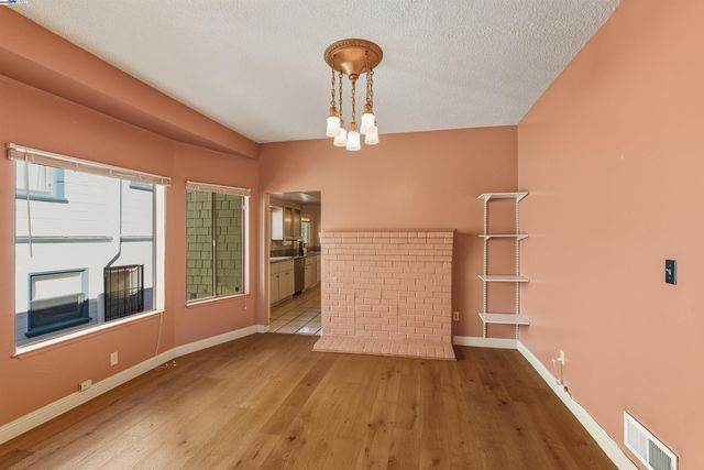 874 52Nd St, Oakland, CA 94608