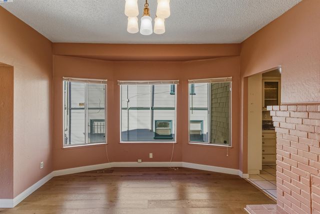 874 52Nd St, Oakland, CA 94608