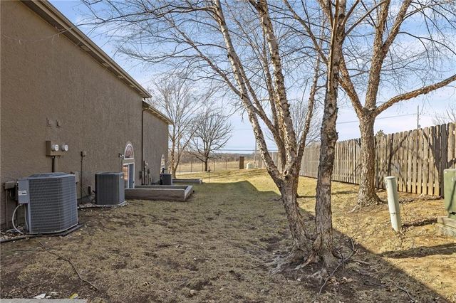 15832 W 61ST Street, Shawnee, KS 66217