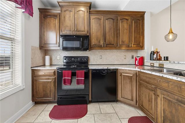 15832 W 61ST Street, Shawnee, KS 66217