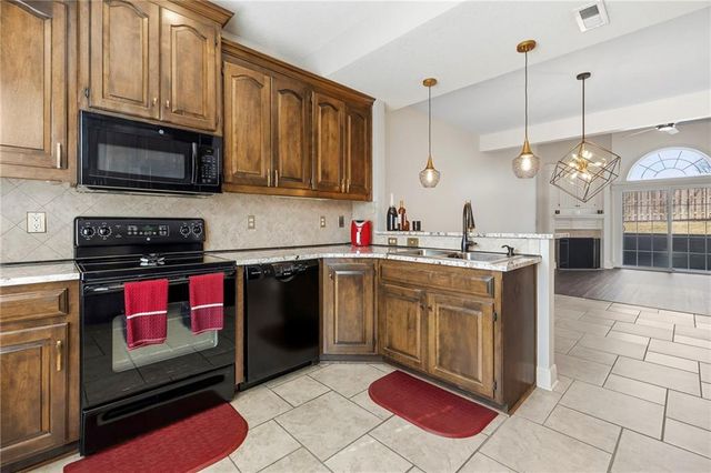 15832 W 61ST Street, Shawnee, KS 66217