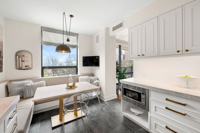 1040 N Lake Shore Drive 4C, Chicago, IL 60611