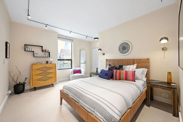1040 N Lake Shore Drive 4C, Chicago, IL 60611