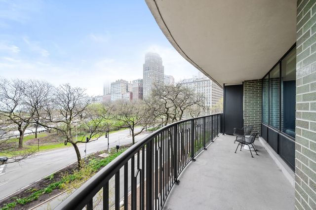 1040 N Lake Shore Drive 4C, Chicago, IL 60611