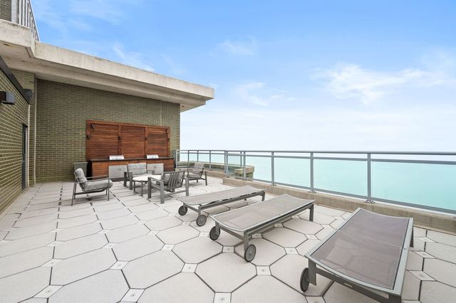 1040 N Lake Shore Drive 4C, Chicago, IL 60611