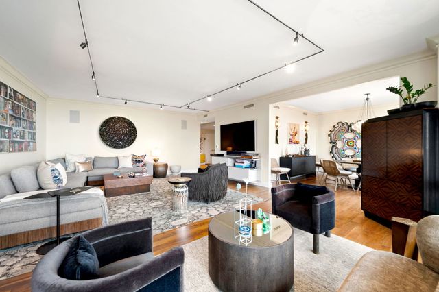 1040 N Lake Shore Drive 4C, Chicago, IL 60611