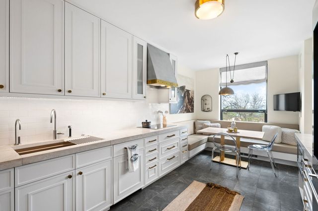 1040 N Lake Shore Drive 4C, Chicago, IL 60611