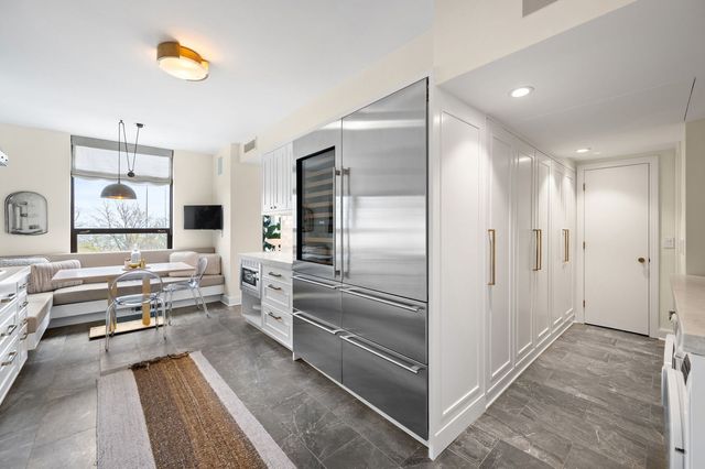 1040 N Lake Shore Drive 4C, Chicago, IL 60611