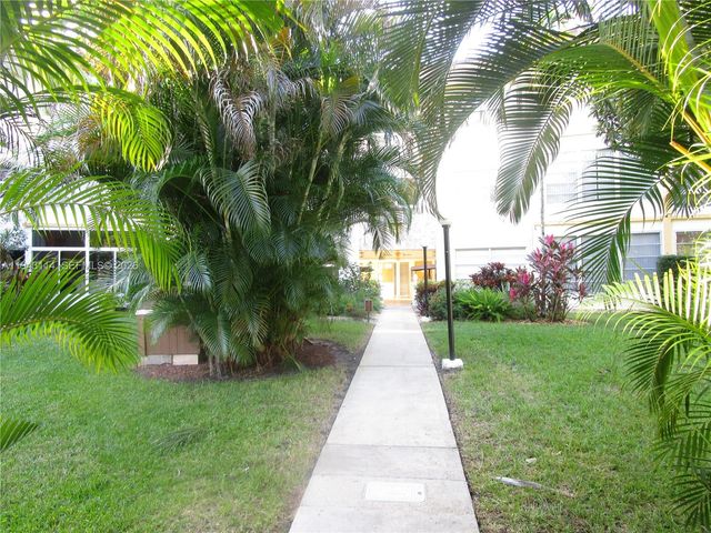 5111 W Oakland Park Boulevard 305, Lauderdale Lakes, FL 33313