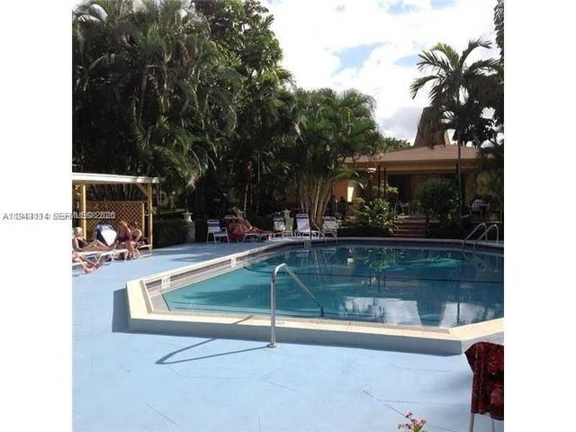 5111 W Oakland Park Boulevard 305, Lauderdale Lakes, FL 33313
