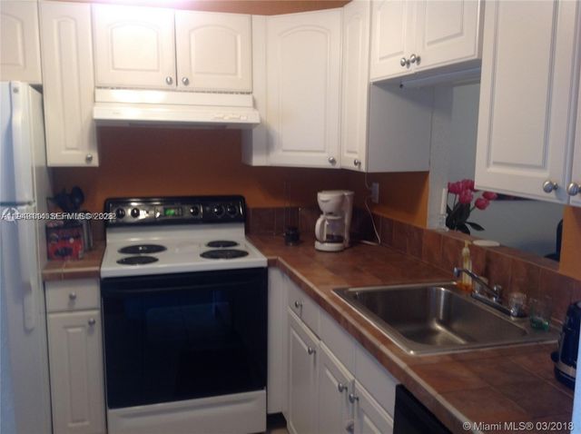 5111 W Oakland Park Boulevard 305, Lauderdale Lakes, FL 33313