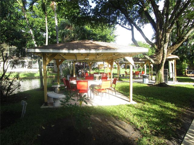 5111 W Oakland Park Boulevard 305, Lauderdale Lakes, FL 33313