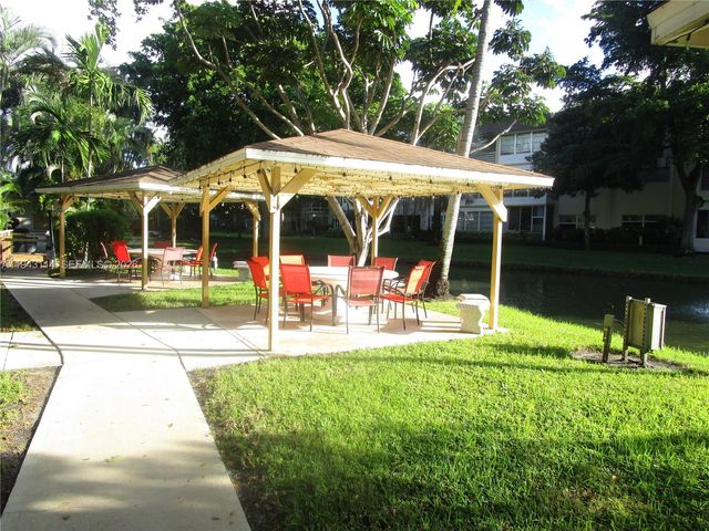 5111 W Oakland Park Boulevard 305, Lauderdale Lakes, FL 33313