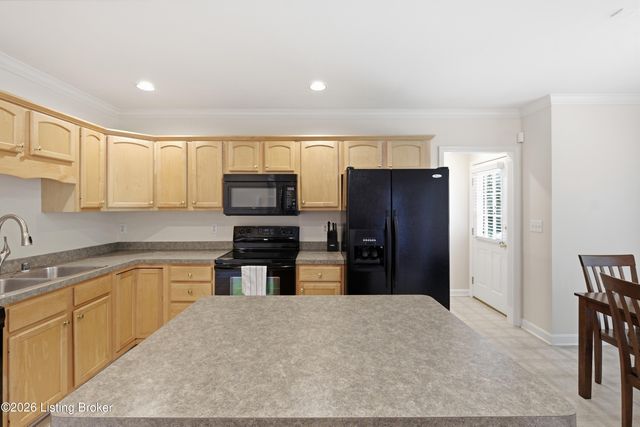 3622 Stonyrun Dr, Louisville, KY 40220