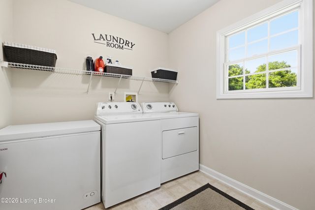 3622 Stonyrun Dr, Louisville, KY 40220