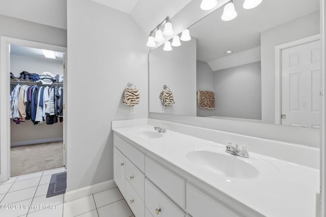 3622 Stonyrun Dr, Louisville, KY 40220