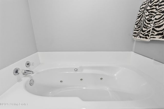 3622 Stonyrun Dr, Louisville, KY 40220