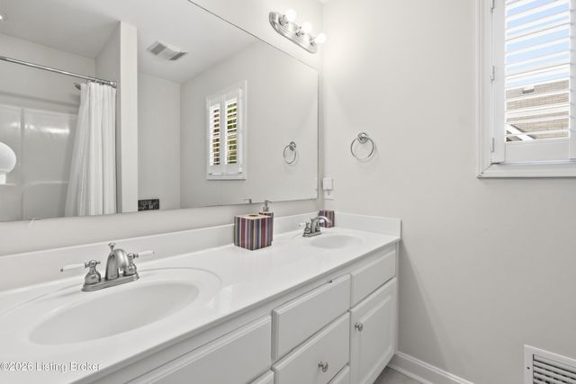 3622 Stonyrun Dr, Louisville, KY 40220