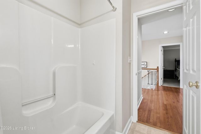 3622 Stonyrun Dr, Louisville, KY 40220