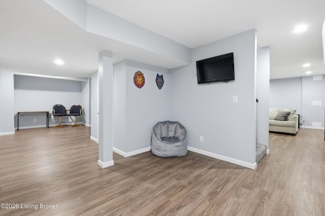 3622 Stonyrun Dr, Louisville, KY 40220