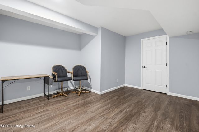3622 Stonyrun Dr, Louisville, KY 40220