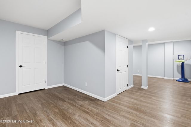 3622 Stonyrun Dr, Louisville, KY 40220
