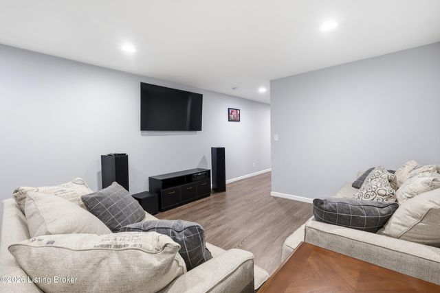 3622 Stonyrun Dr, Louisville, KY 40220