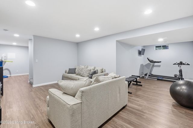 3622 Stonyrun Dr, Louisville, KY 40220