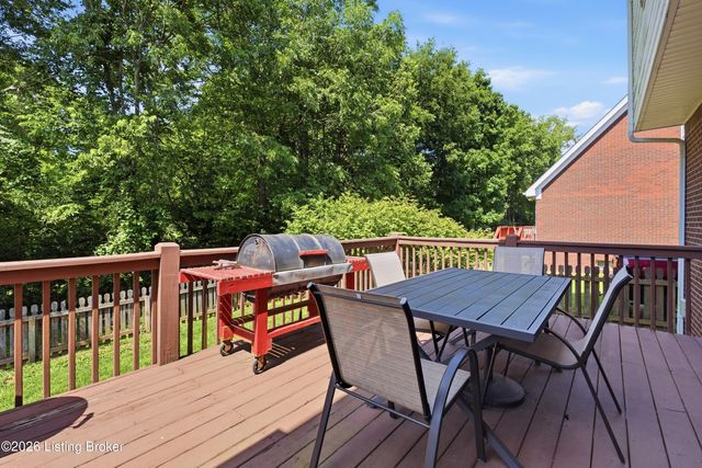 3622 Stonyrun Dr, Louisville, KY 40220