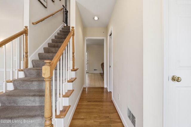 3622 Stonyrun Dr, Louisville, KY 40220