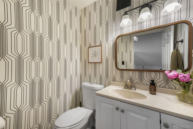 10229 E Peakview Avenue, Englewood, CO 80111