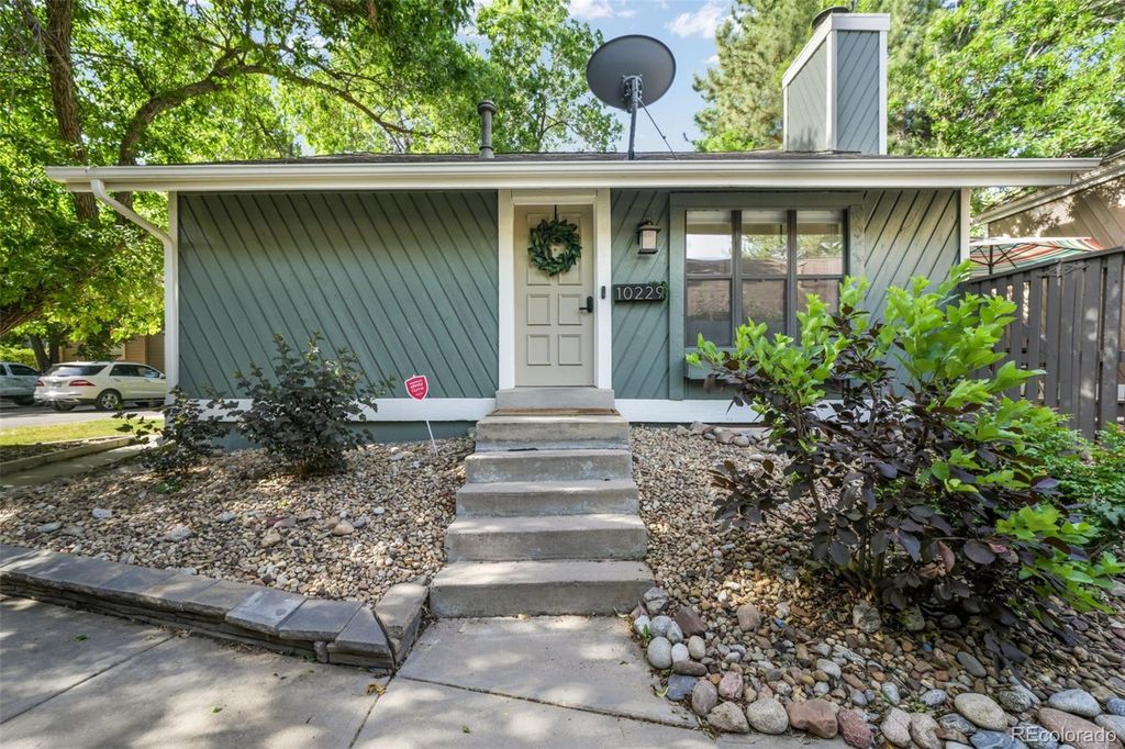 10229 E Peakview Avenue, Englewood, CO 80111