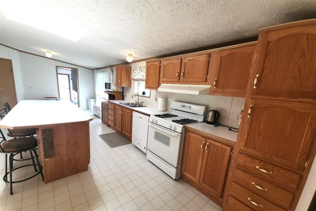 1831 Whisperwood Way, Muskegon, MI 49442