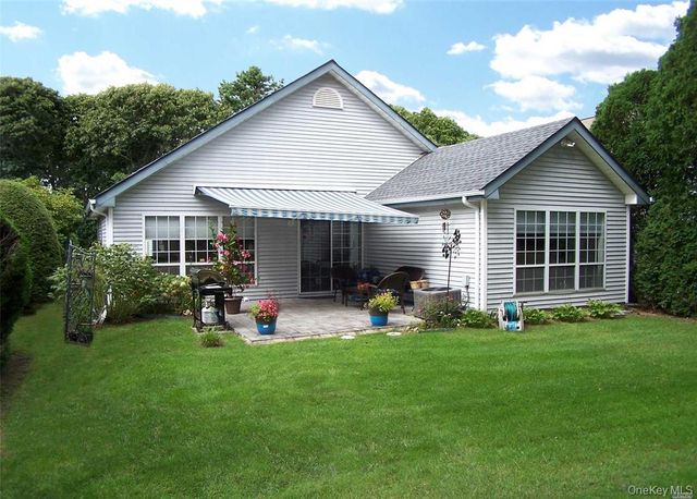 38 Huntingdale Way, Middle Island, NY 11953