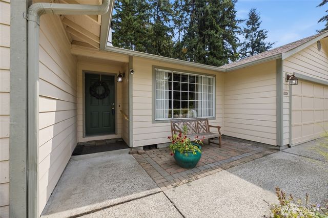 8324 Lake Forest Drive SE, Olympia, WA 98503