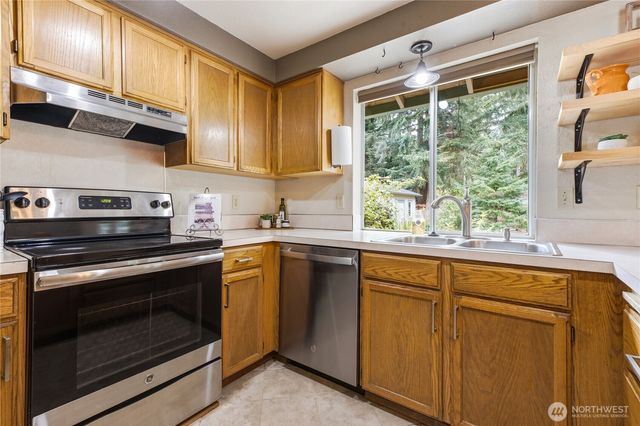 8324 Lake Forest Drive SE, Olympia, WA 98503