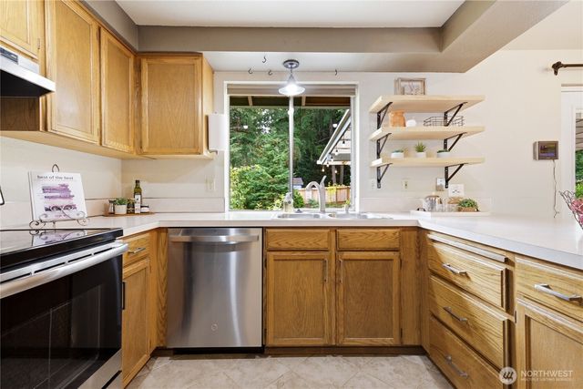 8324 Lake Forest Drive SE, Olympia, WA 98503