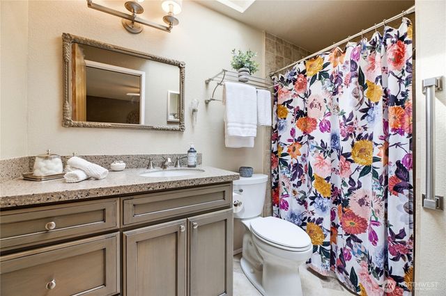 8324 Lake Forest Drive SE, Olympia, WA 98503