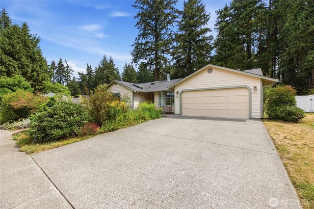 8324 Lake Forest Drive SE, Olympia, WA 98503