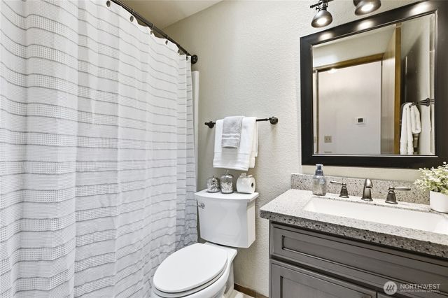8324 Lake Forest Drive SE, Olympia, WA 98503