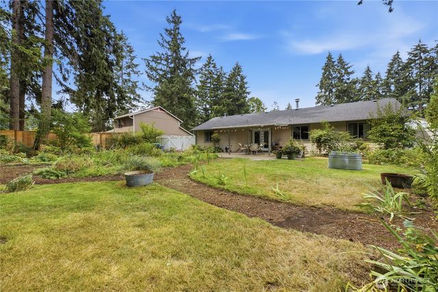 8324 Lake Forest Drive SE, Olympia, WA 98503