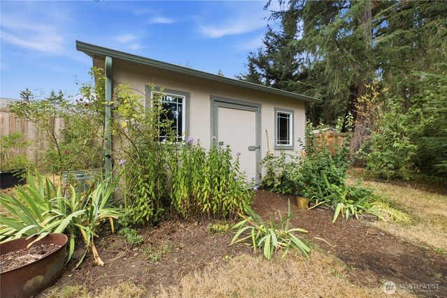 8324 Lake Forest Drive SE, Olympia, WA 98503
