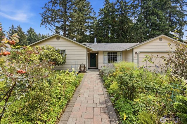 8324 Lake Forest Drive SE, Olympia, WA 98503